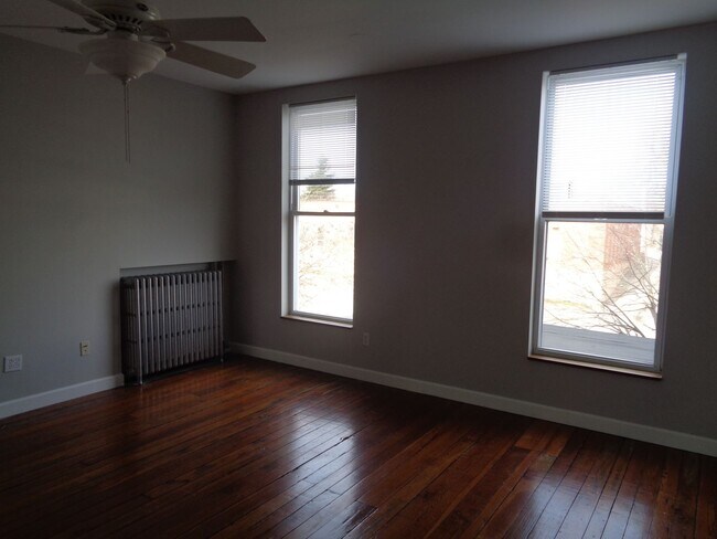 Building Photo - 713 W 33rd St