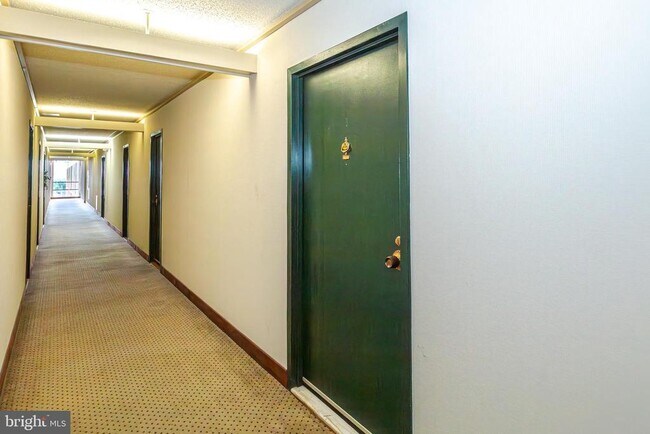 Building Photo - 4401 Roland Ave