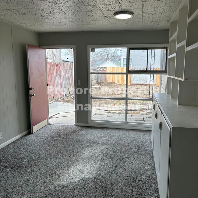 Building Photo - 303 Ivy St