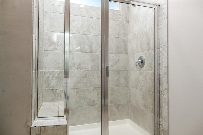 Building Photo - 1208 Ficus Dr