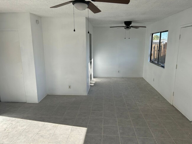 Building Photo - Remodeled 3 bedrooms, 2baths house in Impe...