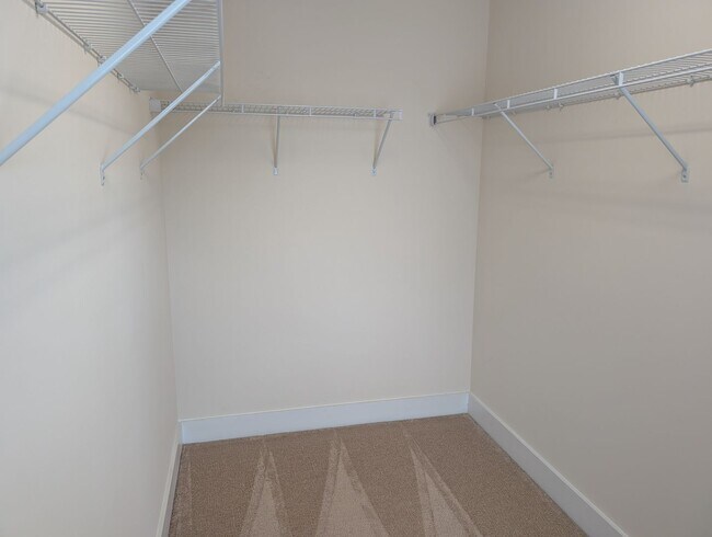 Building Photo - Georgeous townhome located in the Central ...