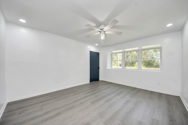 Building Photo - 23002 Grand Rapids Ln