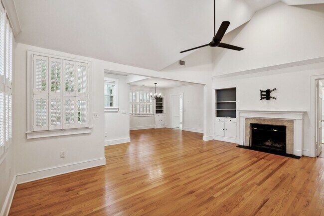 Building Photo - 3 Bed, 2 Bath Home in Greenville is Available