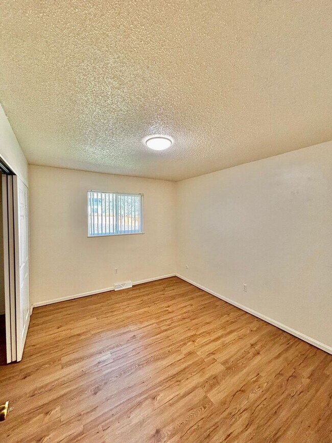 Building Photo - 3512-3512 Holland Ct
