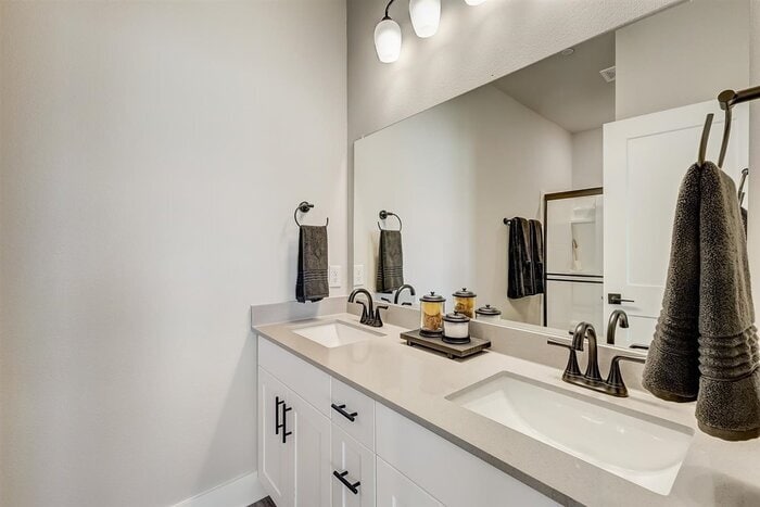 Building Photo - 3901 Constantine Dr