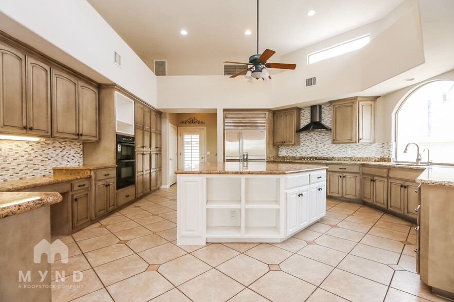 Building Photo - 1501 E Treasure Cove Dr