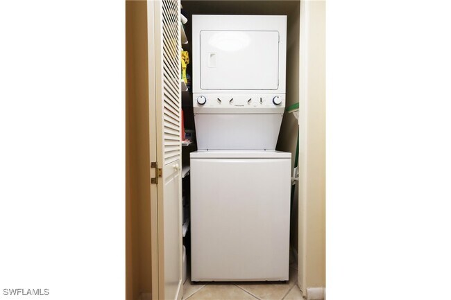 Building Photo - 271 Southbay Dr