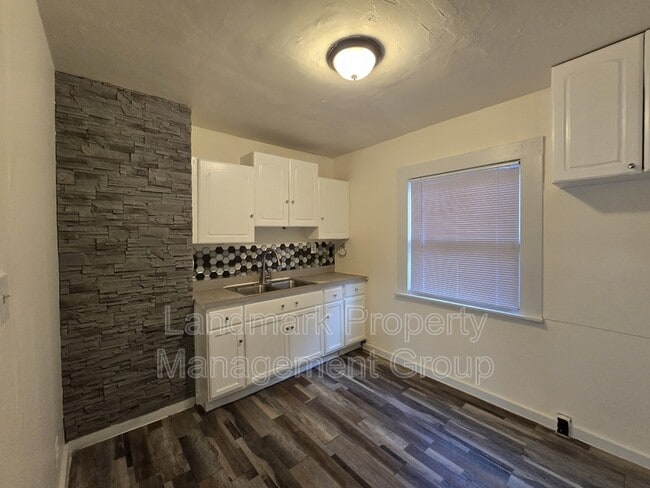 Building Photo - 14400 Rutherford St