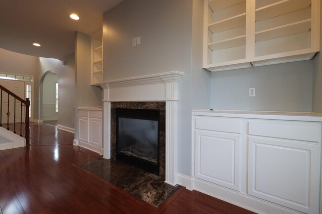 Building Photo - 417 Courchelle Dr