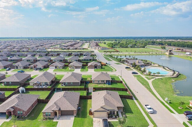 Building Photo - 3/2 in Magnolia Master Planned Community!