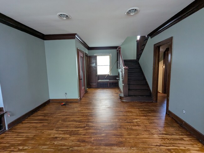 Building Photo - 505 W Green St