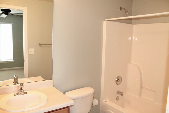 Building Photo - 625 Raphael Place