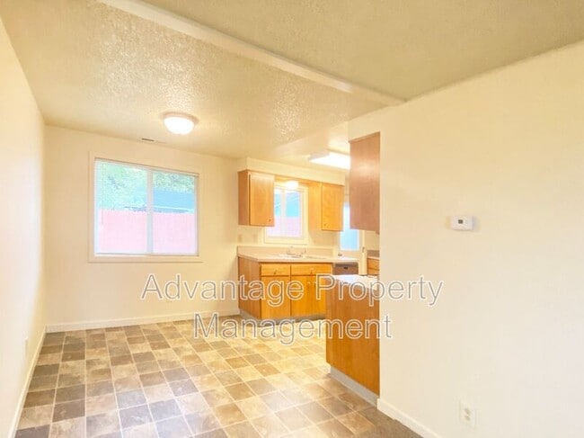Building Photo - 411-413 E 3rd Street