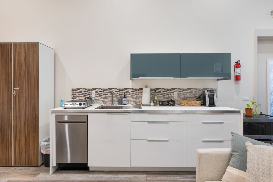 Building Photo - 3615 2nd Ave NW