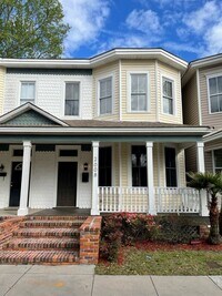 Building Photo - WALK TO STARLAND! APPLICATION PENDING