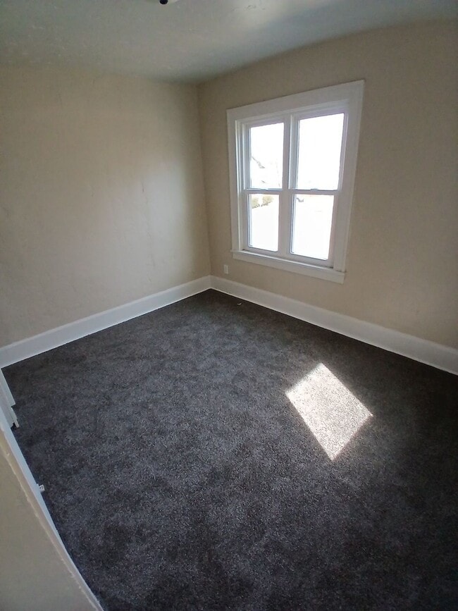 Building Photo - 328 Royal Ave