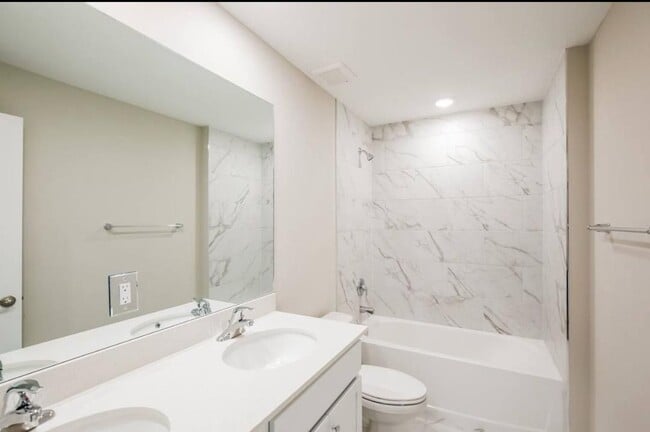 Building Photo - 1701 SW Airoso Blvd