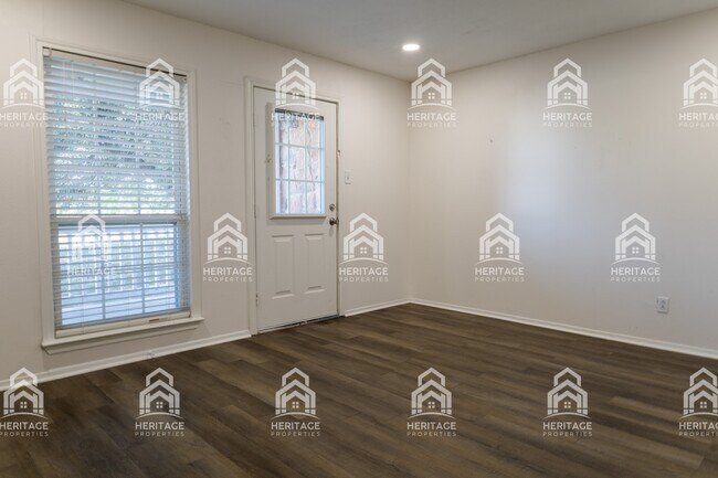 Building Photo - 91 Runaway Bay Dr