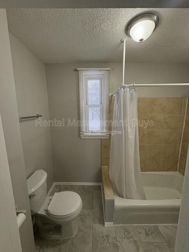 Building Photo - 1826 NE Jackson St