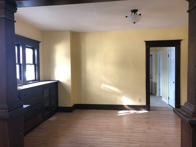 Building Photo - 235 S 6th St