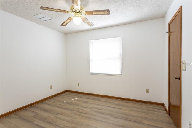 Building Photo - 14180 Hampton Falls Dr N