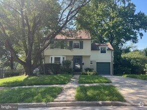 Building Photo - 819 Fairway Dr