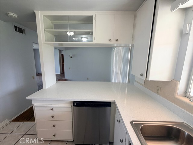 Building Photo - 323 E Holly St