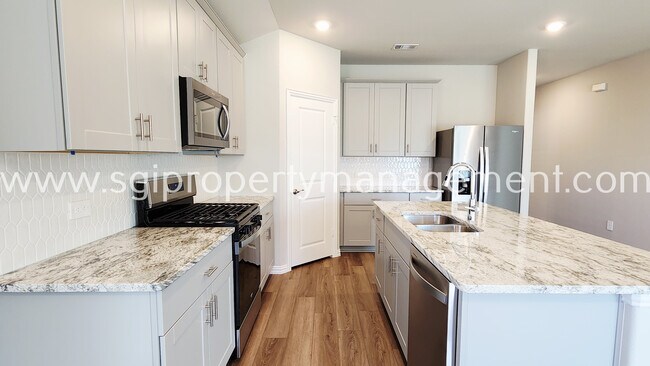 Building Photo - 417 Stagg St