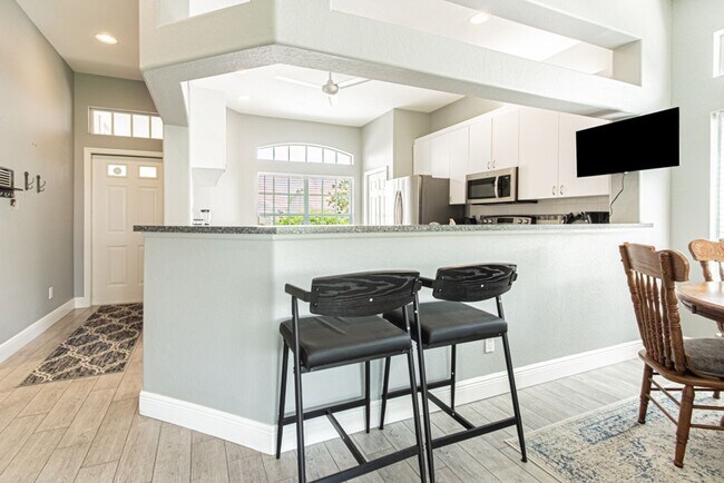 Building Photo - Beautiful 2-Bed Home, Dog Friendly & Resort-Style Amenities – Available for Annual Rental!
