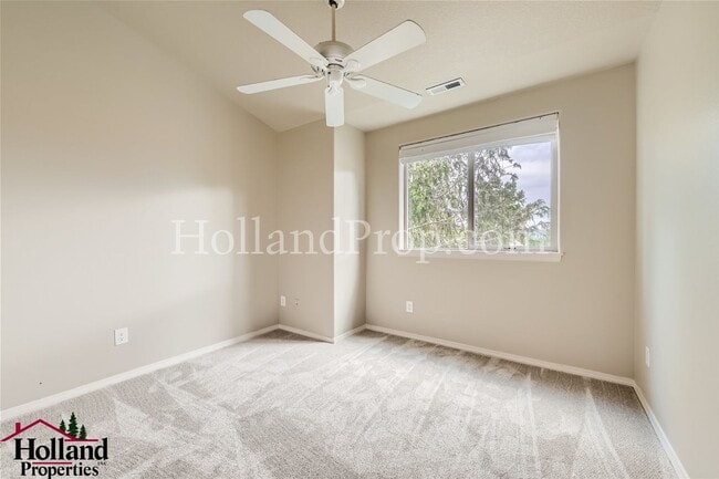 Building Photo - Spacious Townhome with A/C, Gas Fireplace & Water/Sewer Included!