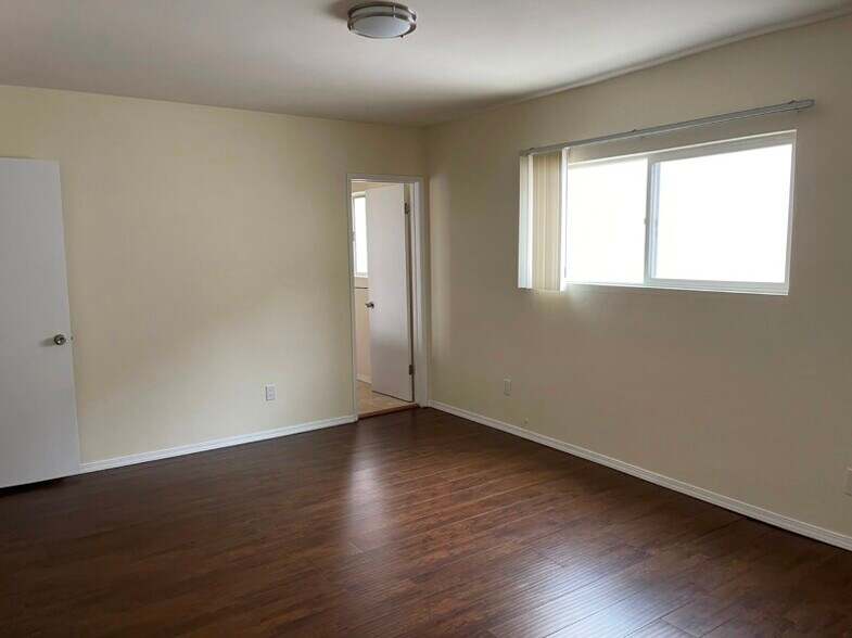 Building Photo - 2104 Huntington Ln