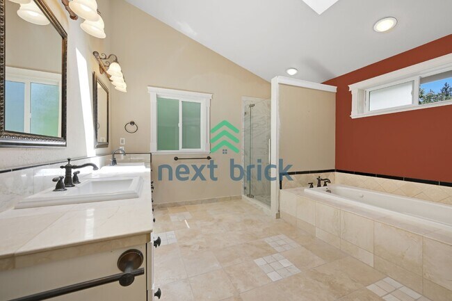 Building Photo - Rare opportunity!! Spacious 3 Bedroom Sammamish Home with 2 bonus rooms, RV Parking & Huge Backyard!