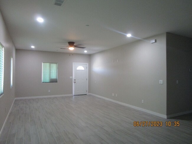 Building Photo - East Bakersfield Newly Built