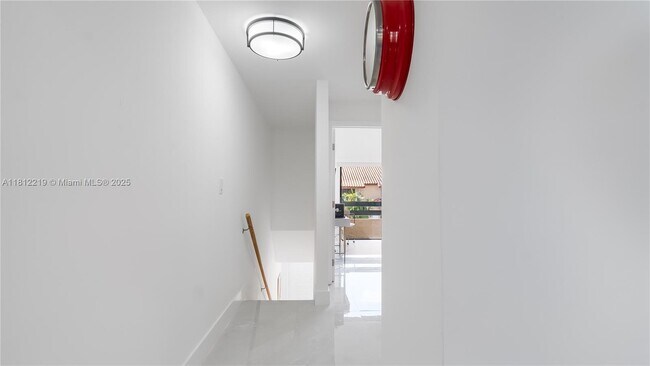 Building Photo - 10011 SW 77th Ct