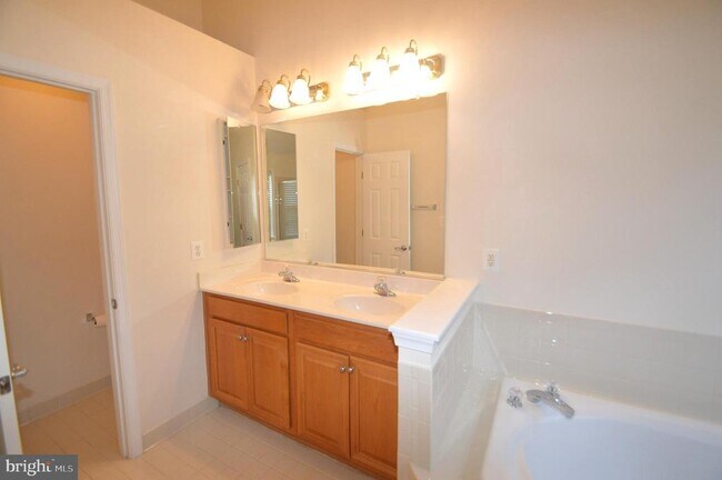 Building Photo - 24600 Siltstone Square