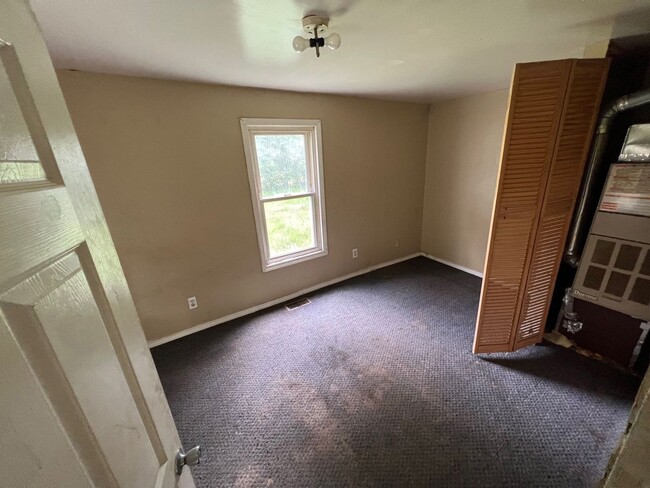 Building Photo - Cozy and Pet-Friendly Home in Muncie!