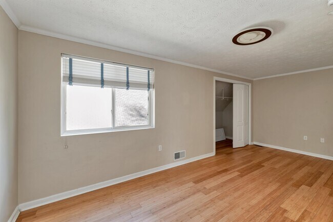 Building Photo - 32 Suffolk Ct