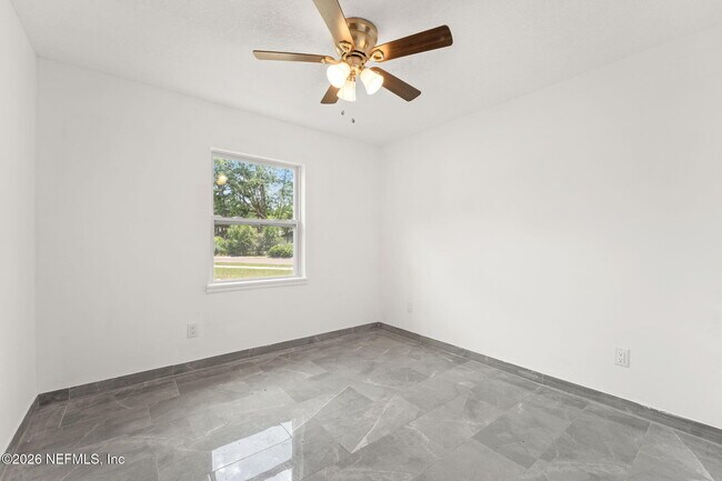 Building Photo - 4212 Pointe Haven Dr N