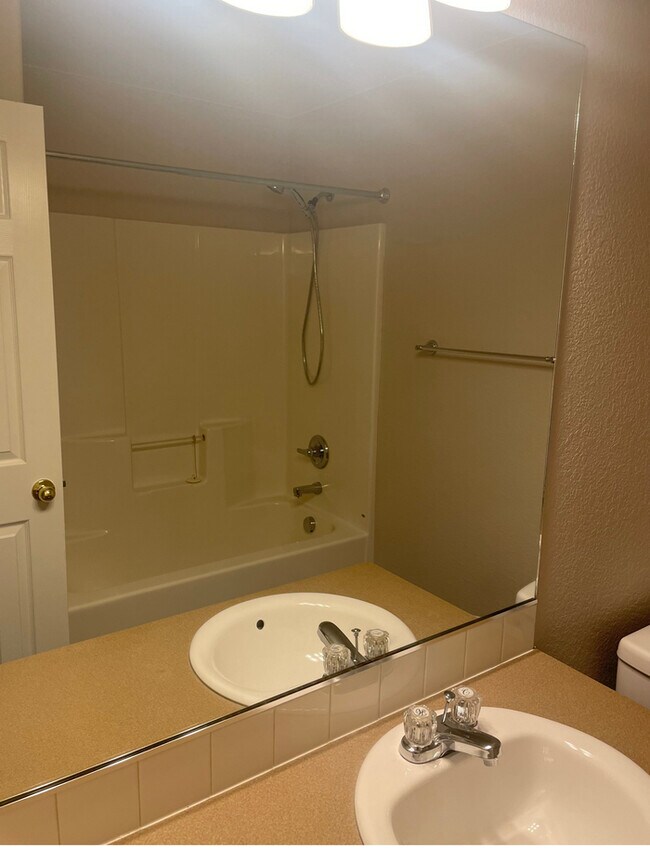 Building Photo - Charming 3 beds 2.5 baths in Firestone