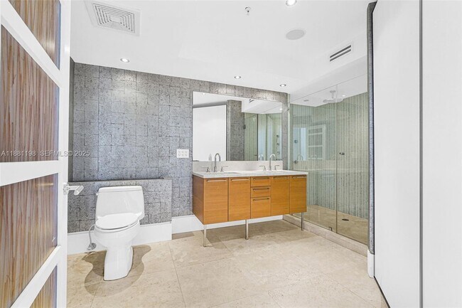 Building Photo - 16699 Collins Ave