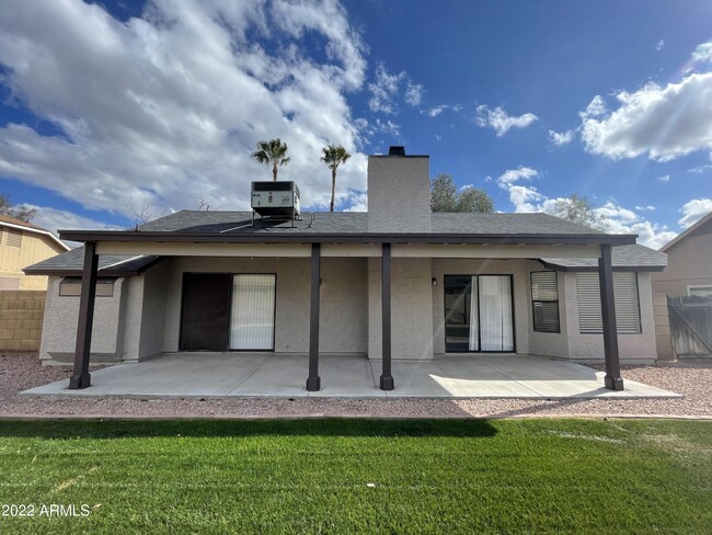 Building Photo - 710 W Cheyenne Dr
