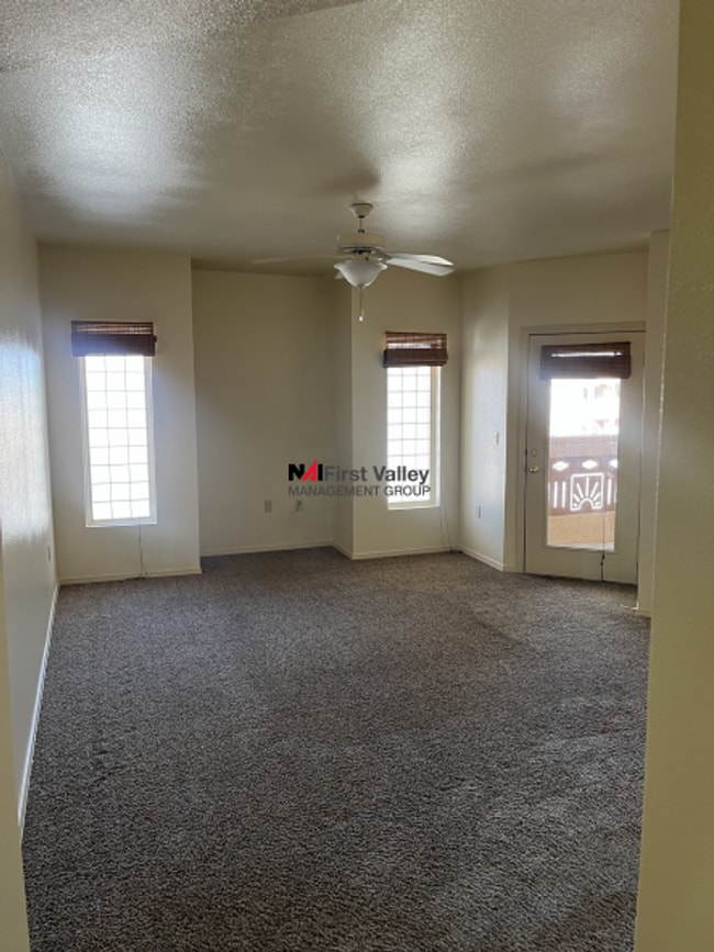 Building Photo - 3 Bedrooms, 2 Baths and a Single Car Garage