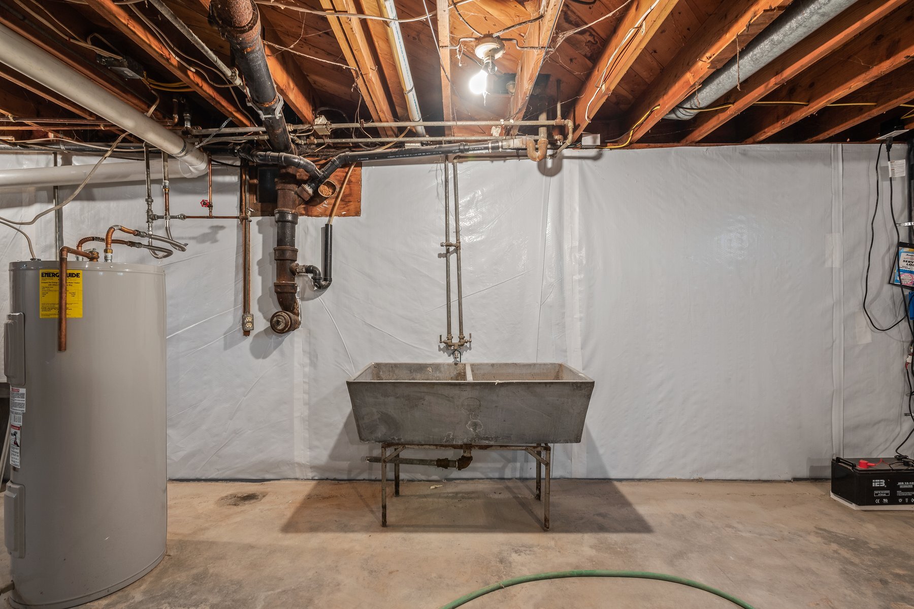 storage basement - 1114 E Pennsylvania Ave