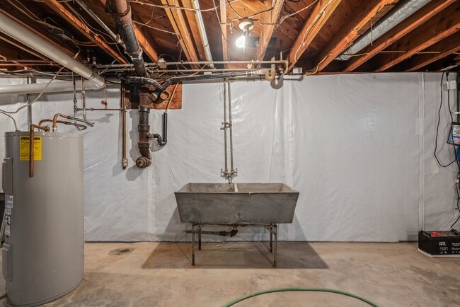 storage basement - 1114 E Pennsylvania Ave