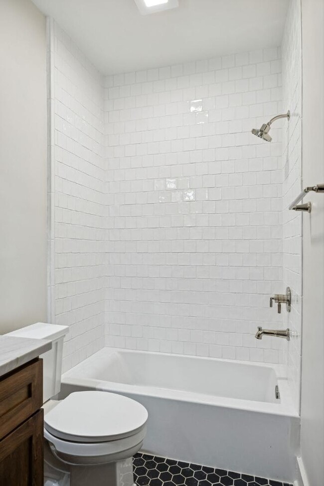 Building Photo - 118 N Main St