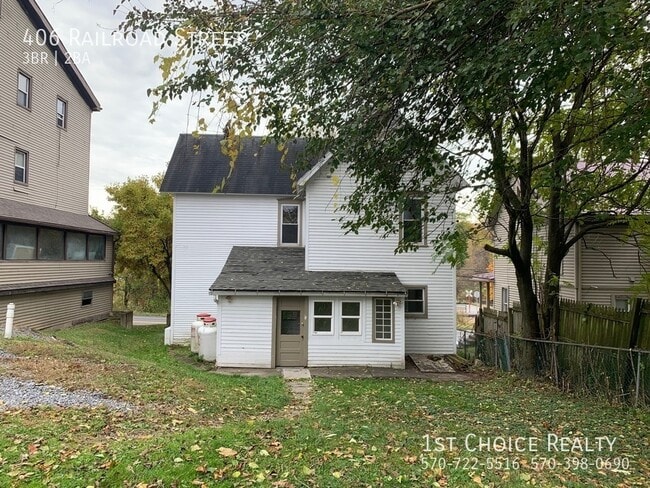 Building Photo - 406 Railroad St