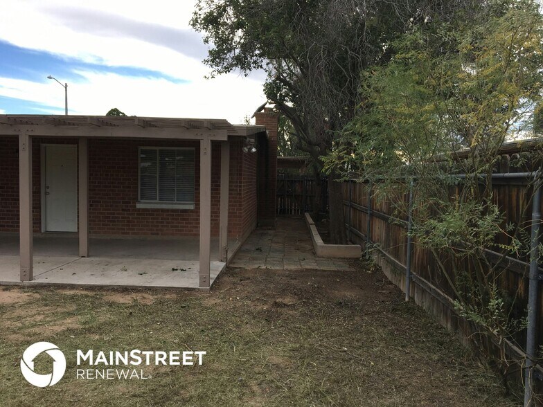 Building Photo - 3743 E Helena Stravenue