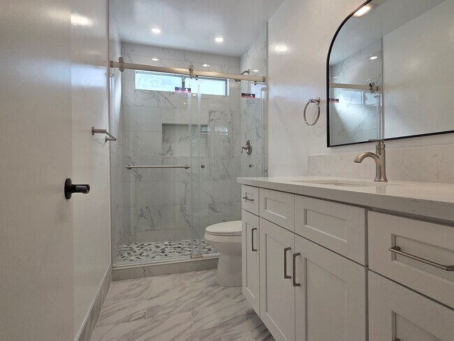 Building Photo - Private But Close to Everything in Oceanside!