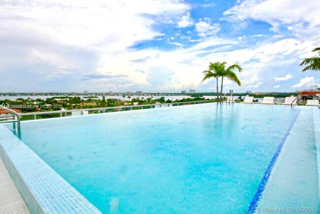 Building Photo - 9940 W Bay Harbor Dr